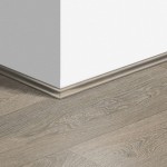 Listwa przypodłogowa scotia Quick Step QSSCOT01405 Dąb stary jasnoszary
