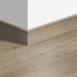 Listwa przypodłogowa parkietowa Quick Step QSPSKR03557 Dąb Spokojny jasnobrązowy